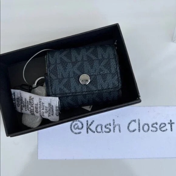 Michael Kors MK Expandable Earbud Case - Admiral /Pale Blue - Picture 1 of 5